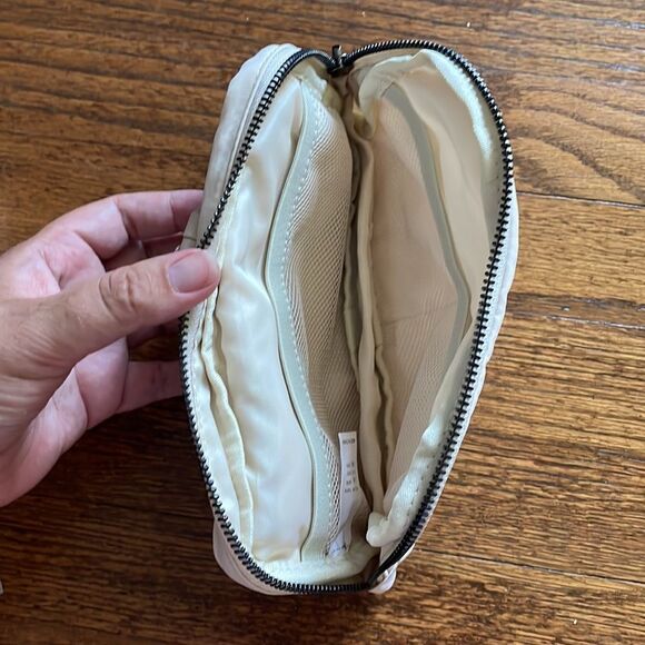 Halara Causal Waist Bag NWT - Picture 5 of 5